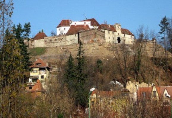 Aro Palace vrea să vândă Cetatea Braşovului cu 3,5-4 milioane euro
